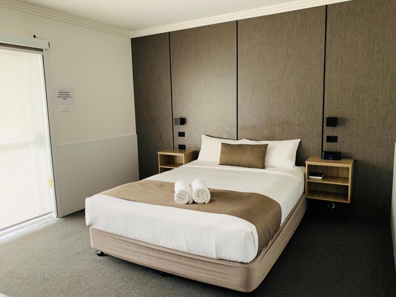 Family Room with Bay view,991451587:JPEG